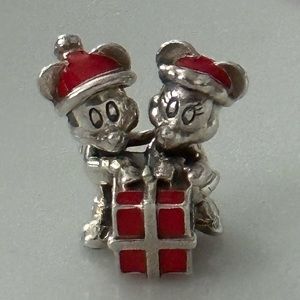 Pandora x Disney Moments Mickey Minnie Mouse Christmas Present Charm
